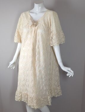 Vintage Lingerie Cream Lace Floral  Duster 1960s House Coat Robe
